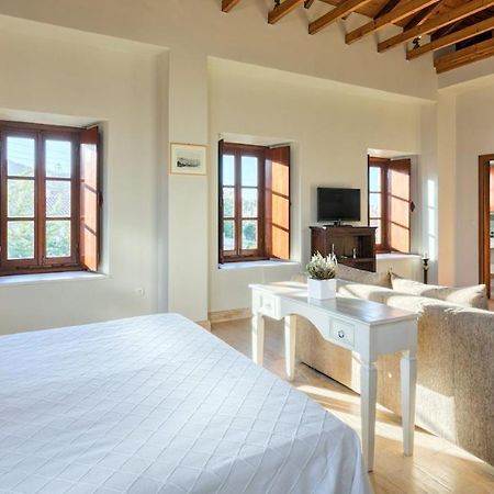 Mare Monte Luxury Suites Spetses Town Exterior photo