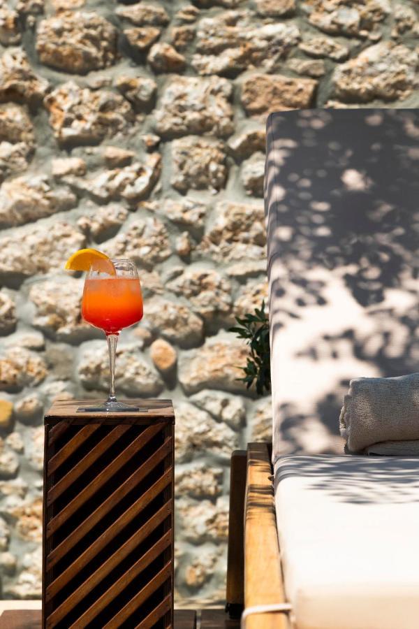 Mare Monte Luxury Suites Spetses Town Exterior photo