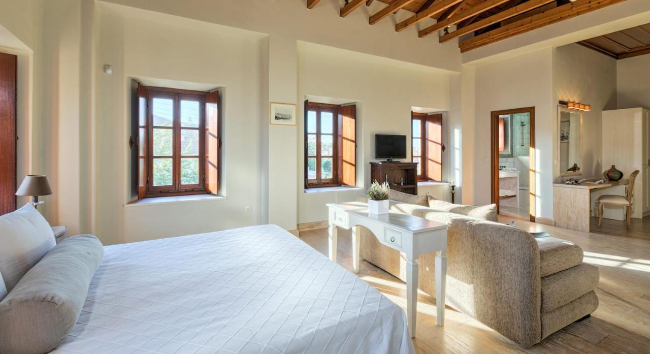 Mare Monte Luxury Suites Spetses Town Exterior photo