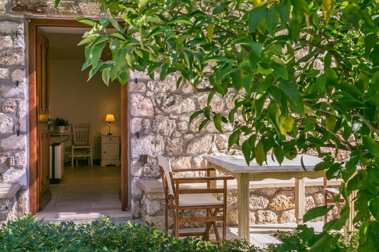 Mare Monte Luxury Suites Spetses Town Exterior photo