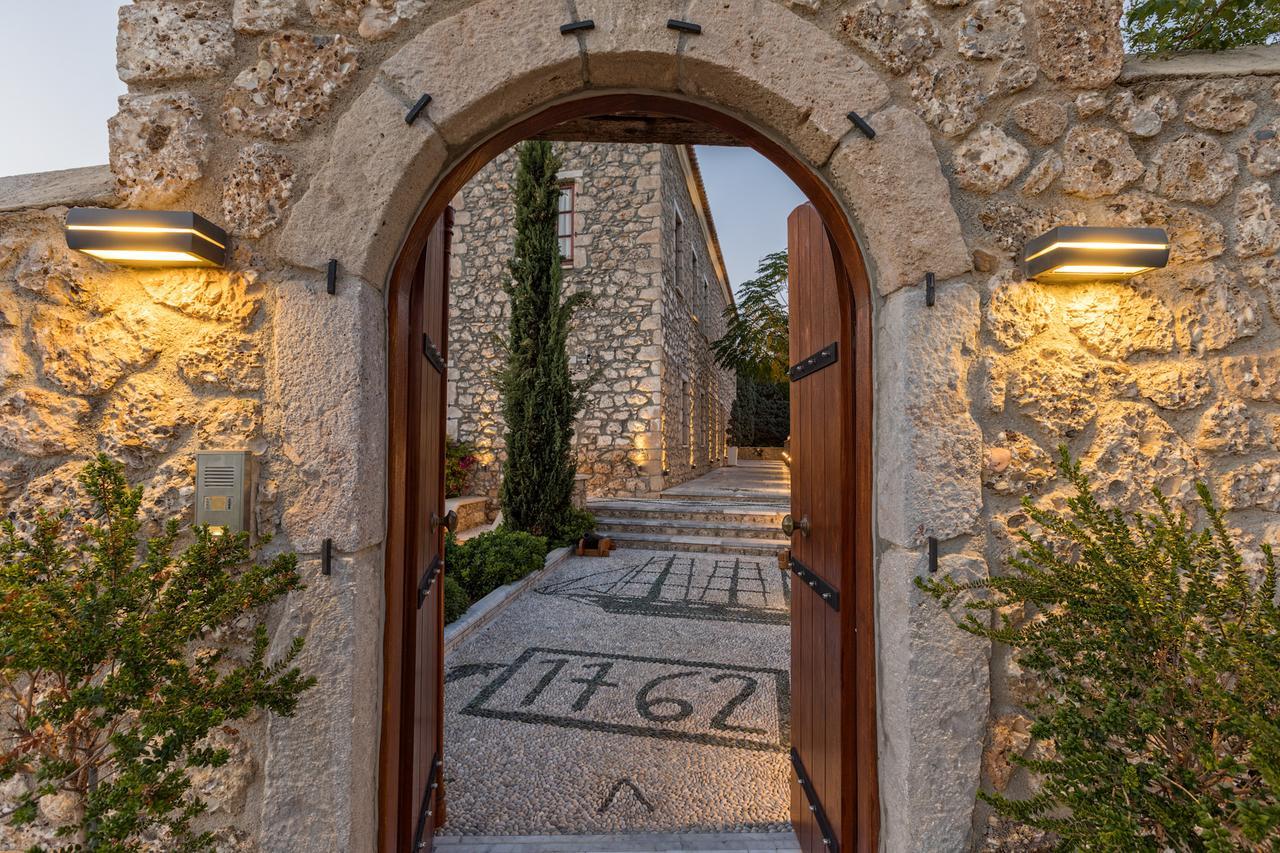 Mare Monte Luxury Suites Spetses Town Exterior photo