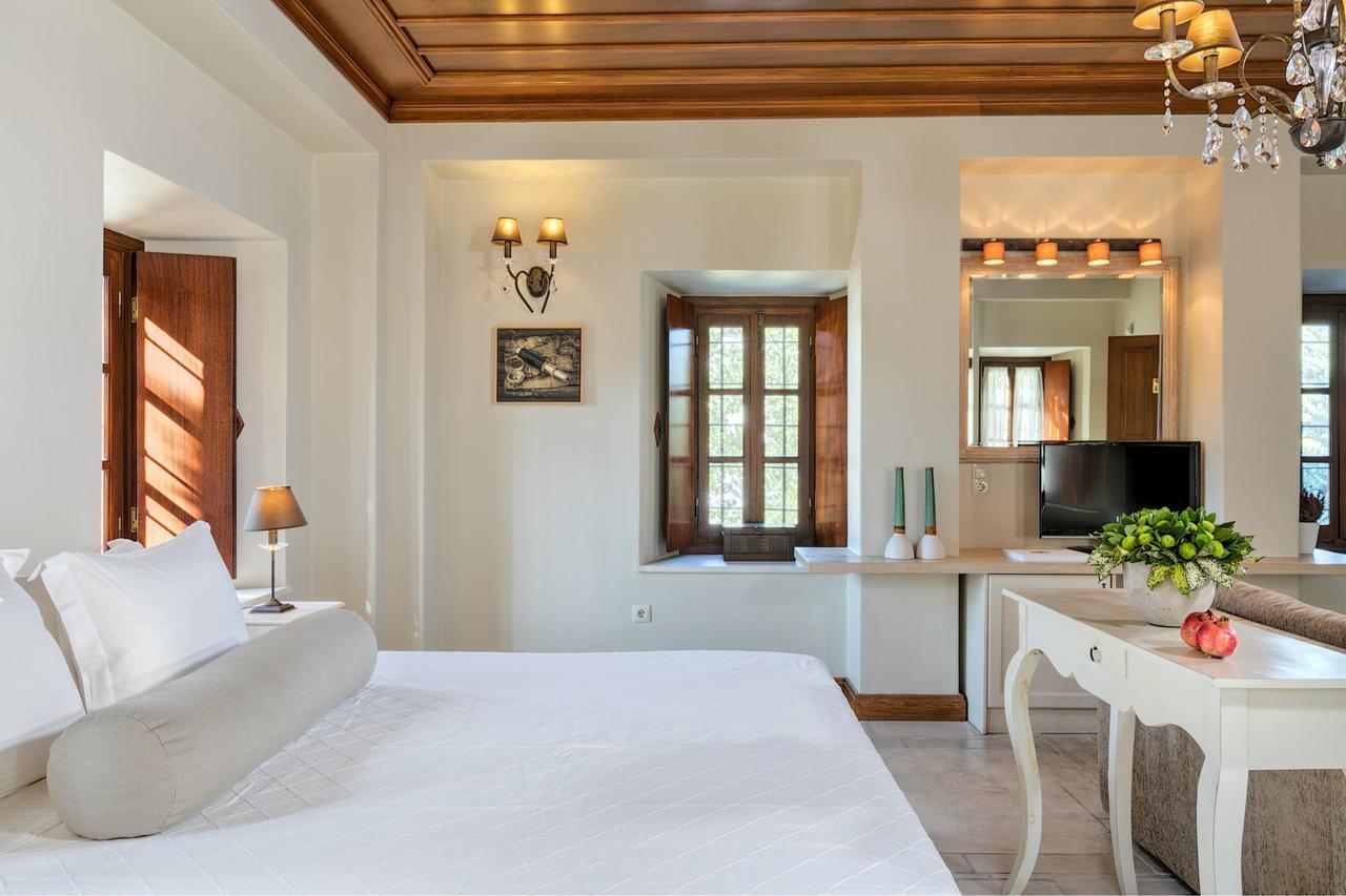 Mare Monte Luxury Suites Spetses Town Exterior photo