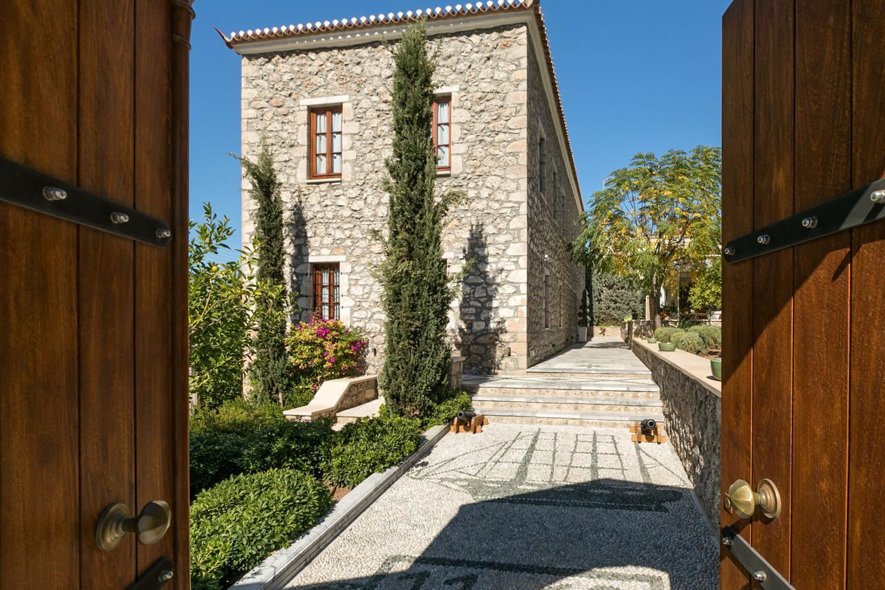 Mare Monte Luxury Suites Spetses Town Exterior photo