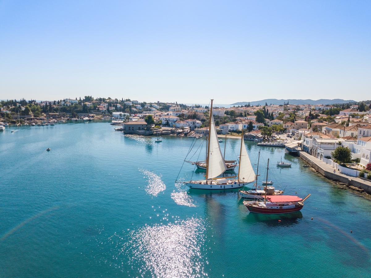 Mare Monte Luxury Suites Spetses Town Exterior photo