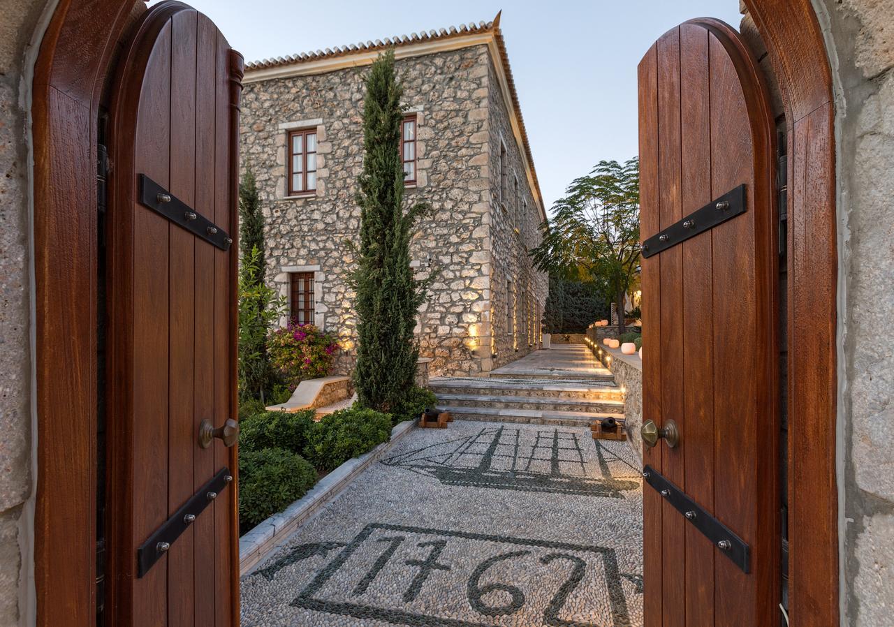 Mare Monte Luxury Suites Spetses Town Exterior photo